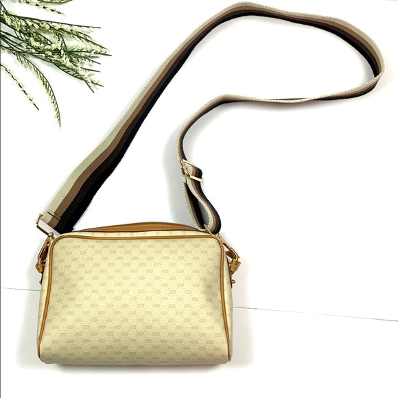 SOLD Gucci Vintage Monogram Crossbody Bag - Picture 2 of 16